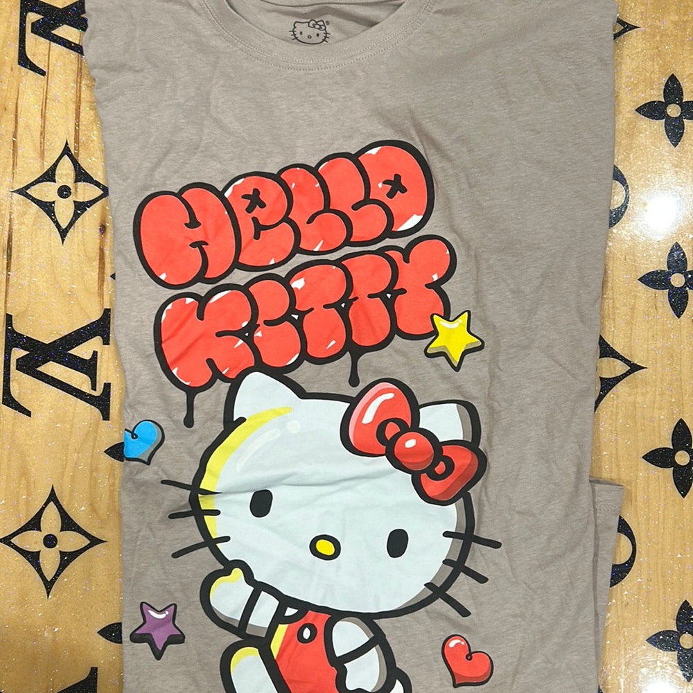 HELLO KITTY GRAPHIC TEE
